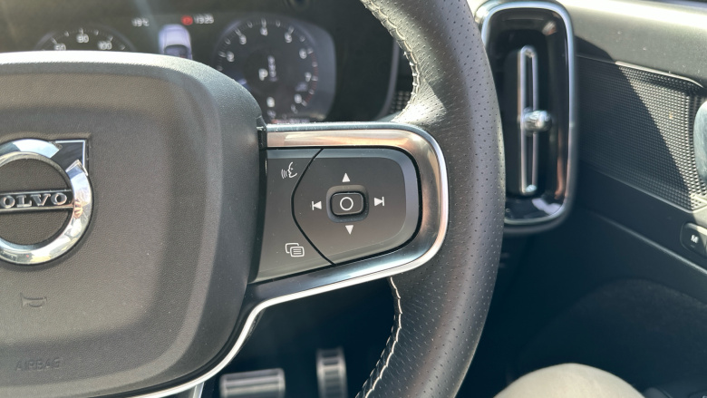 Volvo Xc40 2.0 B4P R DESIGN Pro 5dr Auto Petrol Estate